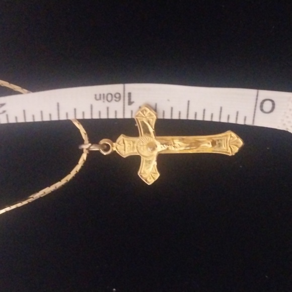Gold cross pendent - Picture 5 of 6